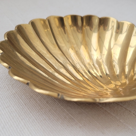 Vintage Solid Brass Footed Shell Jewelry Trinket Candy Dish - Picture 5 of 7